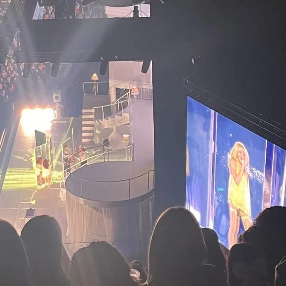 Sabrina Carpenter 2X Light Blue Short N’ Sweet tour Women's Short Sleeve Tee - Picture 13 of 14